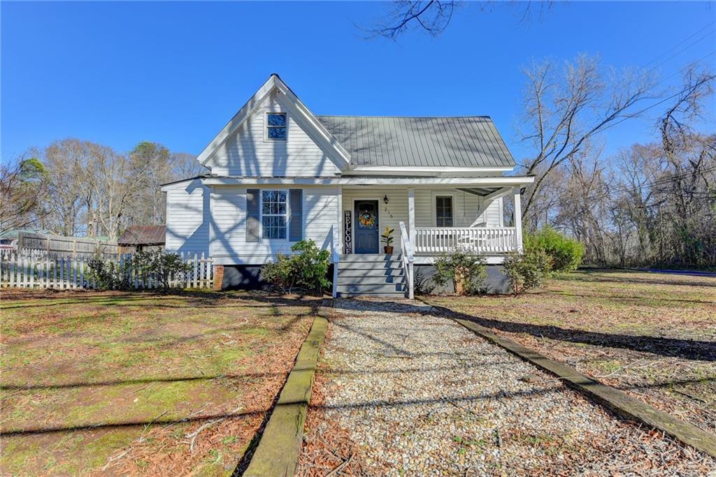 216 Sims St., Maysville, GA 30558