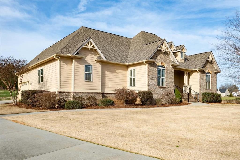 216 Riverboat Dr., Adairsville, GA 30103