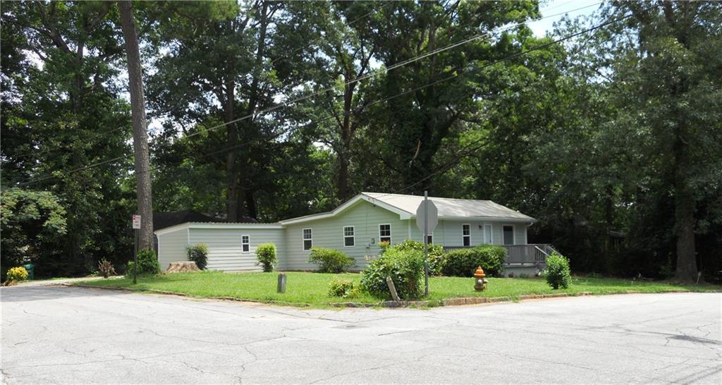 617 Iris Rd., Pine Lake, GA 30072