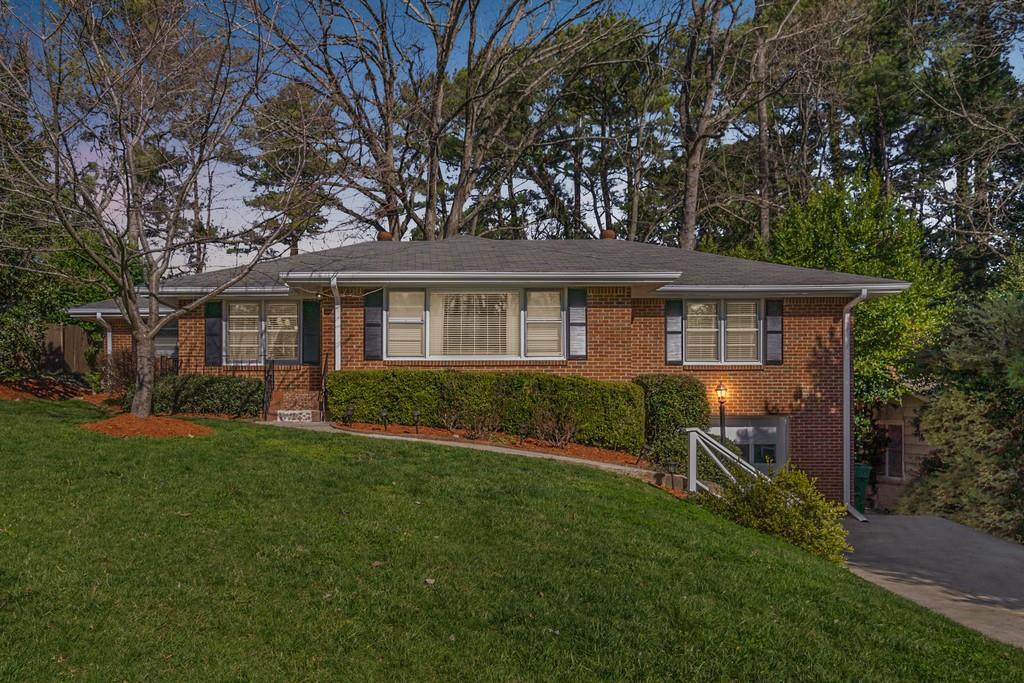 1422 Lively Ridge Rd., Atlanta, GA 30329