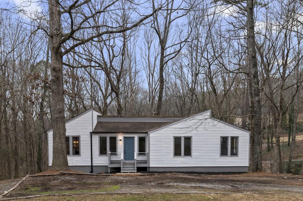 430 Riverlake Ct., Woodstock, GA 30188
