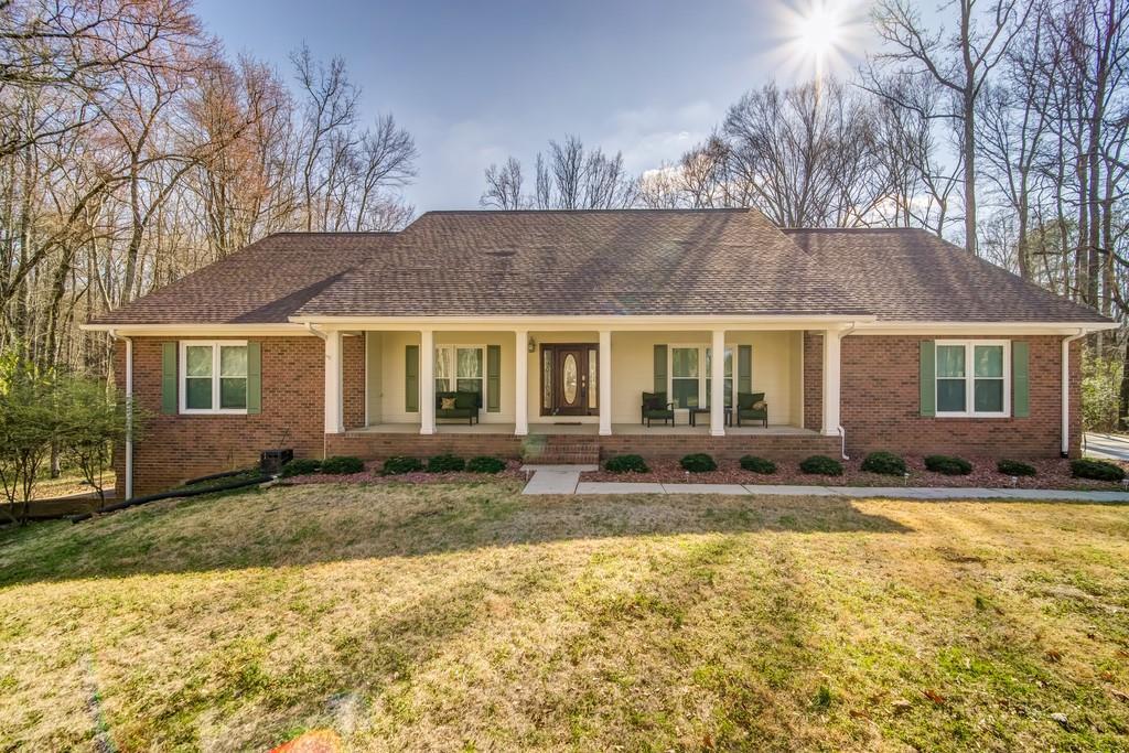 832 Goza Rd., Fayetteville, GA 30215