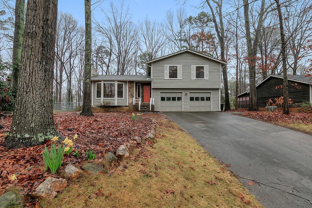 5023 Abbey Ln., Lilburn, GA 30047