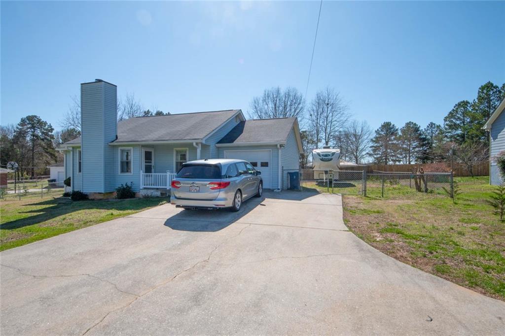 2901 Camp Mitchell Rd., Loganville, GA 30052
