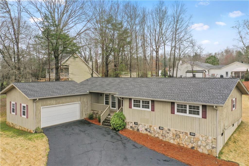 3907 Oak Harbour Dr., Gainesville, GA 30506