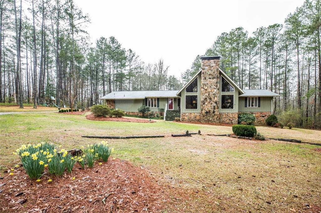 821 Prickett Ln., Douglasville, GA 30134