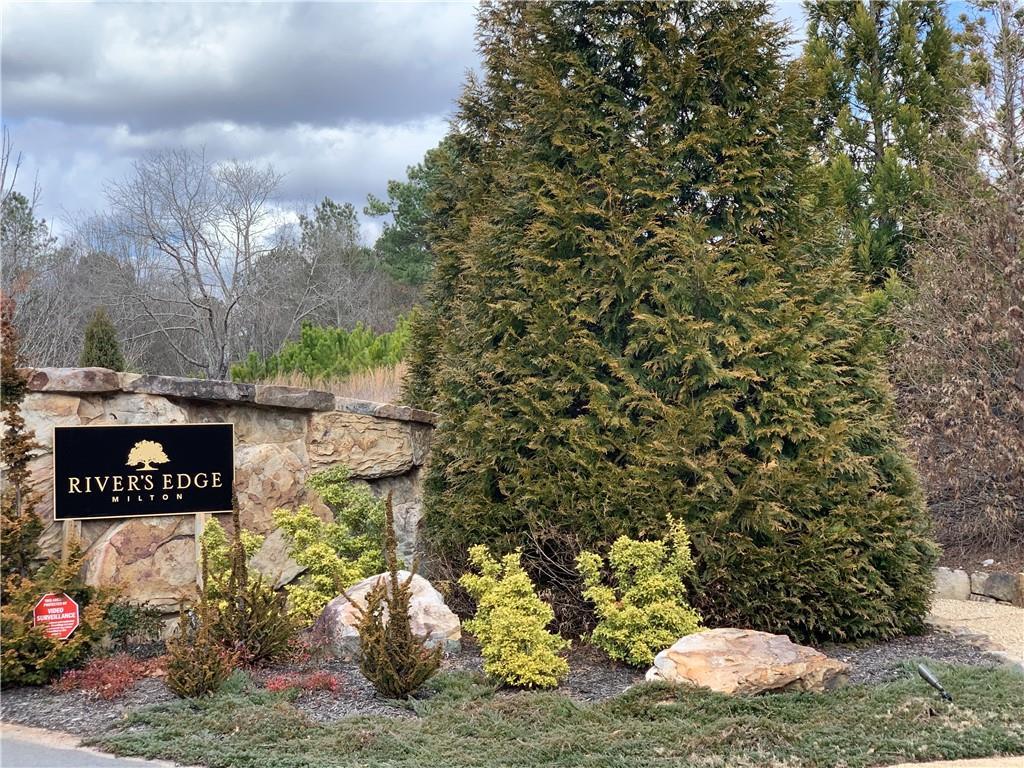 565 Lost River Bend, Milton, GA 30004