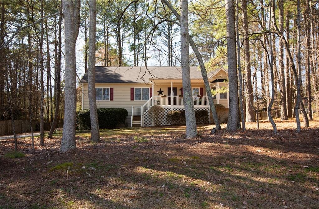 135 Parks Cir., Woodstock, GA 30188