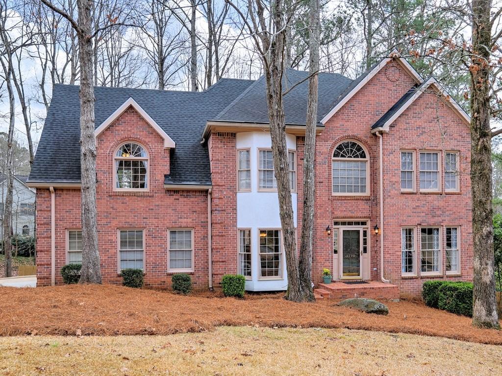 3290 Lantern Coach Ln., Roswell, GA 30075
