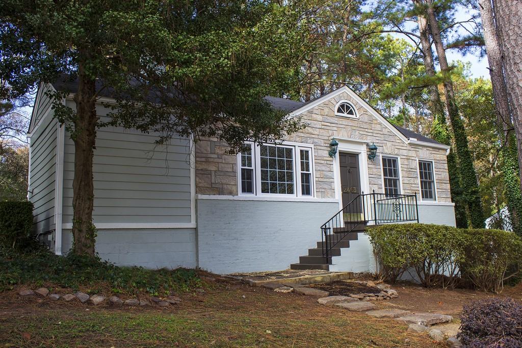 2463 Jefferson Ter., East Point, GA 30344