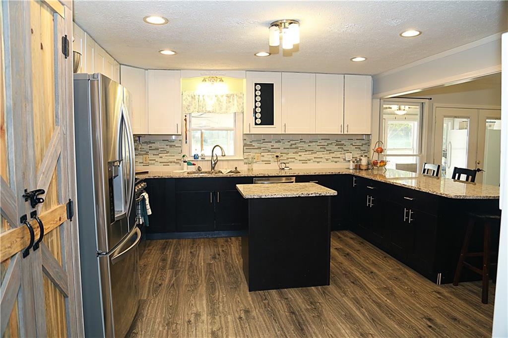 313 Creekbend Dr., Woodstock, GA 30188
