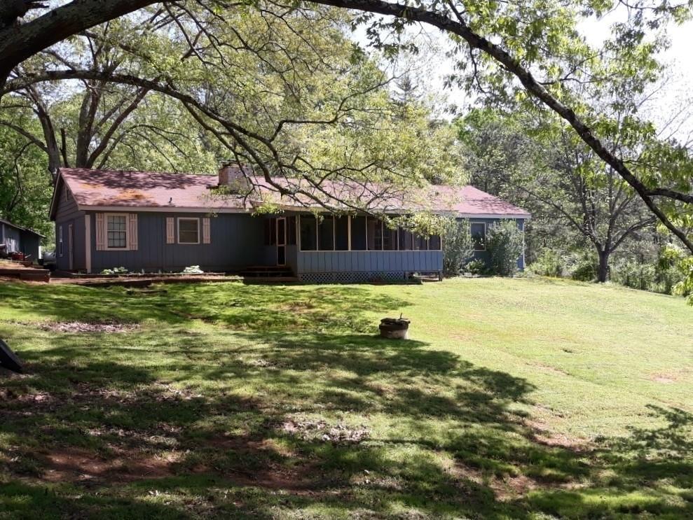718 Mustang Dr., Dallas, GA 30157