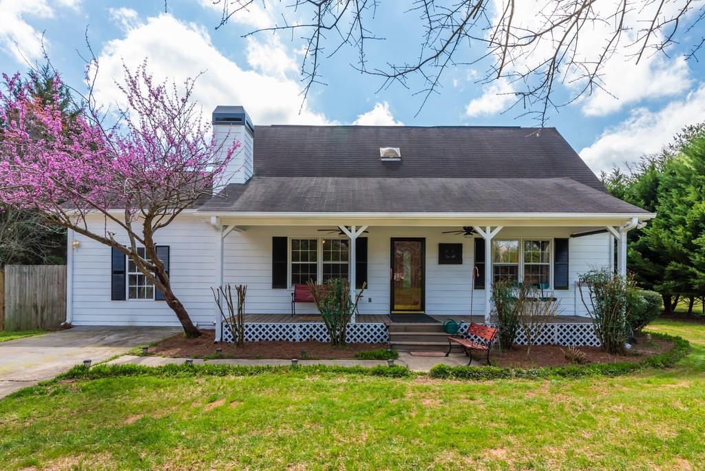 569 Hart Rd., Dallas, GA 30157