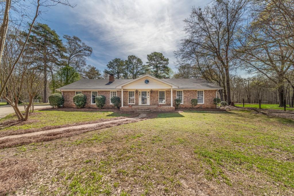 55 Silver Lake Dr., Mansfield, GA 30055
