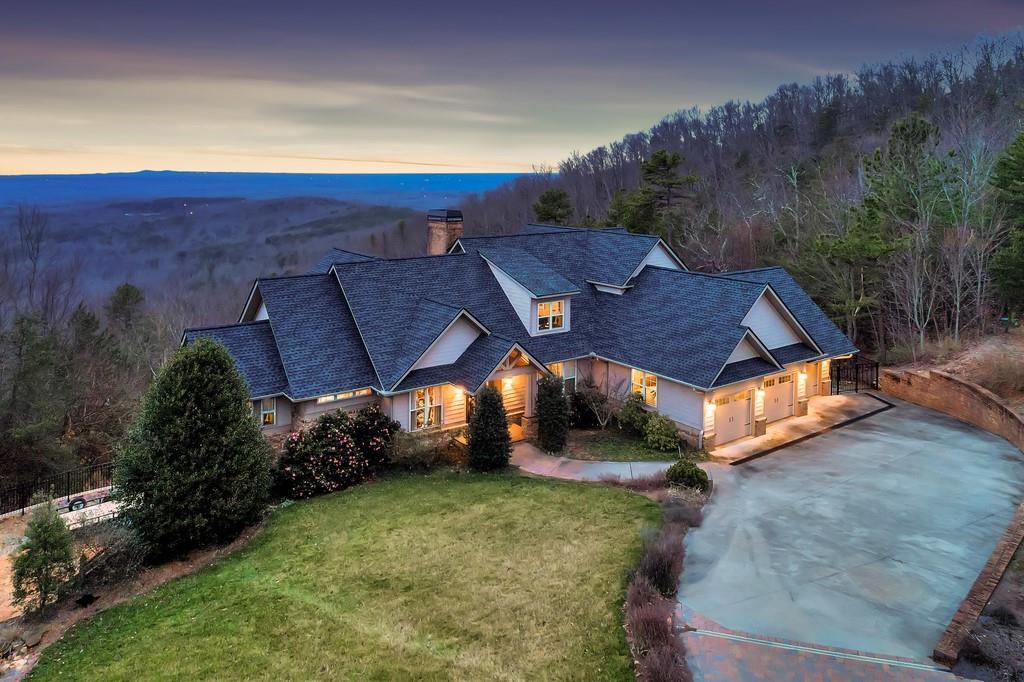 601 Highlands Lake Tr., Clarkesville, GA 30523