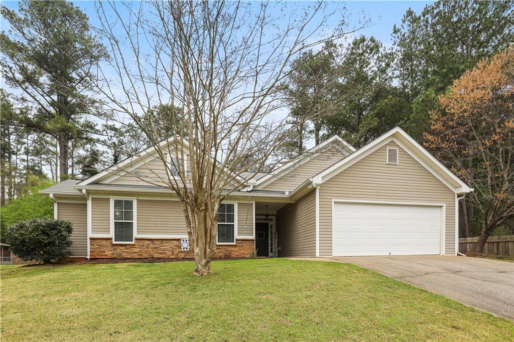 504 E Lake Ct., Woodstock, GA 30188