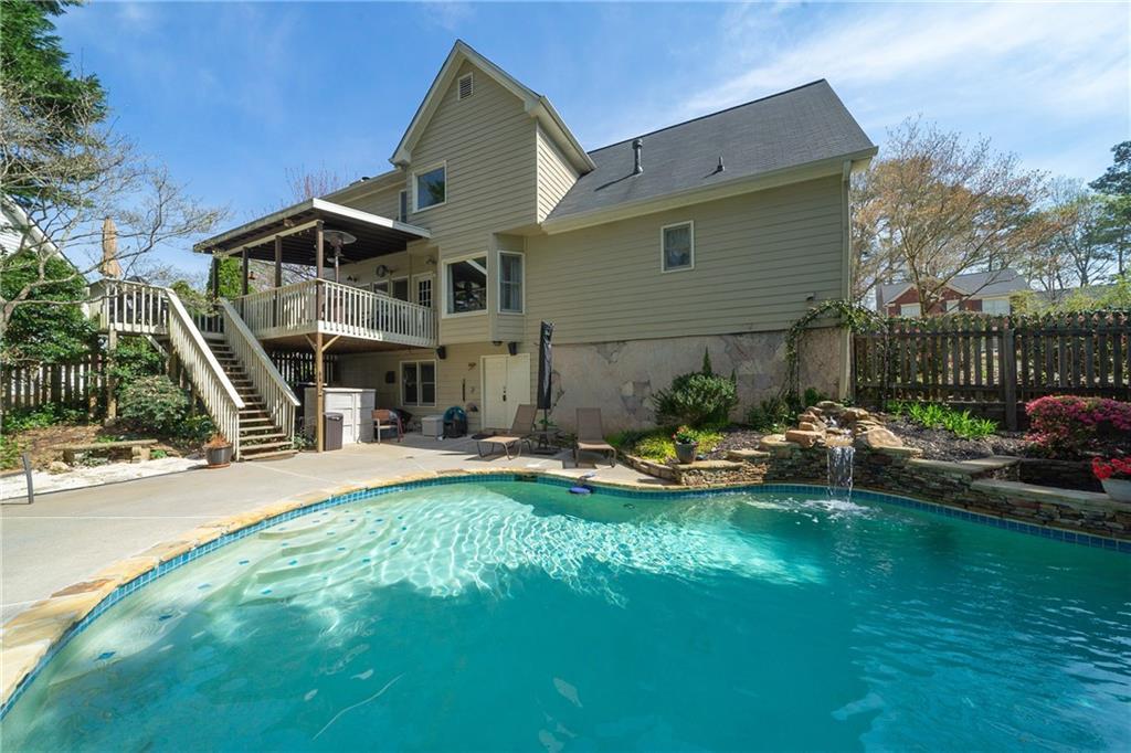 407 Raven Mocker Ln., Woodstock, GA 30189