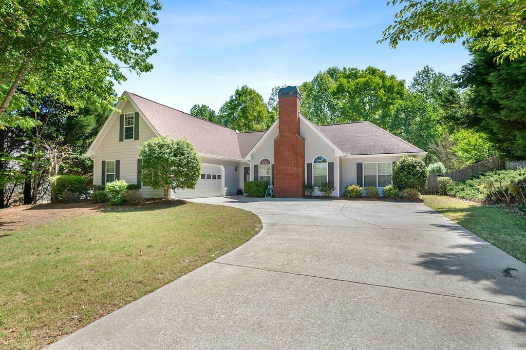 6318 Compass Dr., Flowery Branch, GA 30542