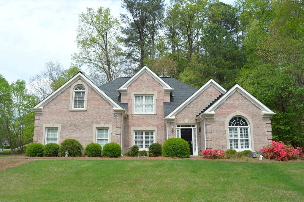 1015 Knoll Ter., Roswell, GA 30075