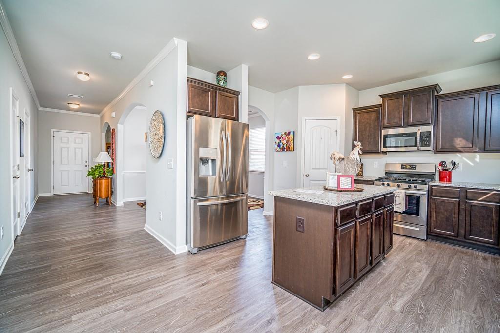 109 Valley Brook Dr., Dallas, GA 30132