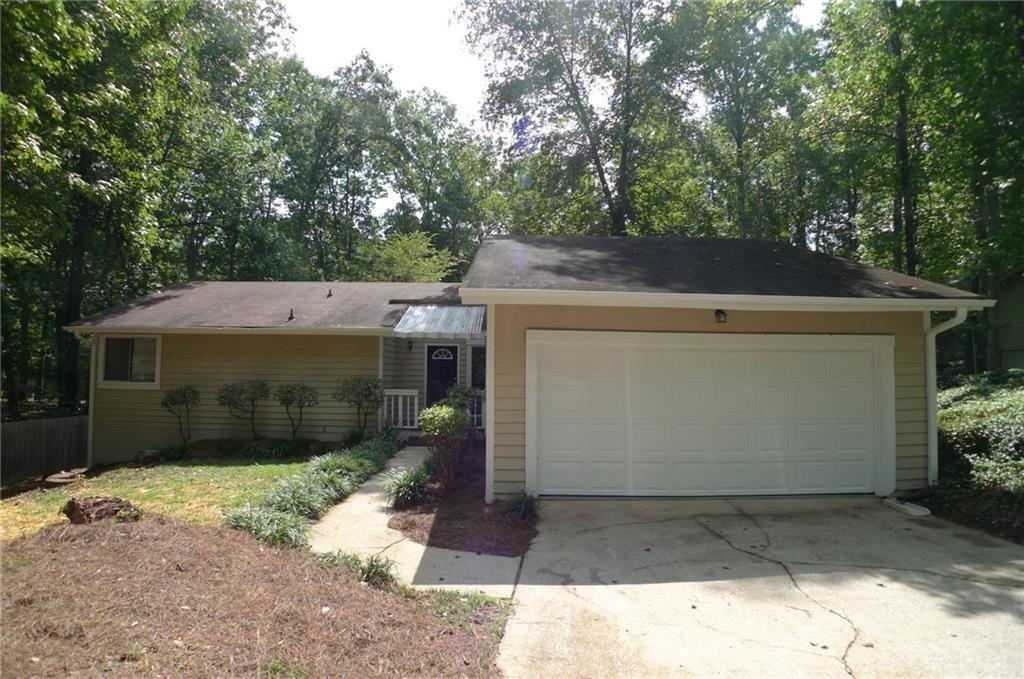 9478 Parkwood Dr., Douglasville, GA 30135