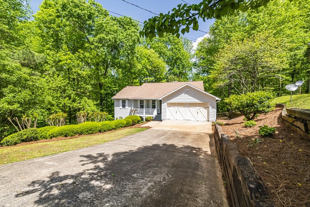 2252 Skint Chestnut Dr., Lithia Springs, GA 30122