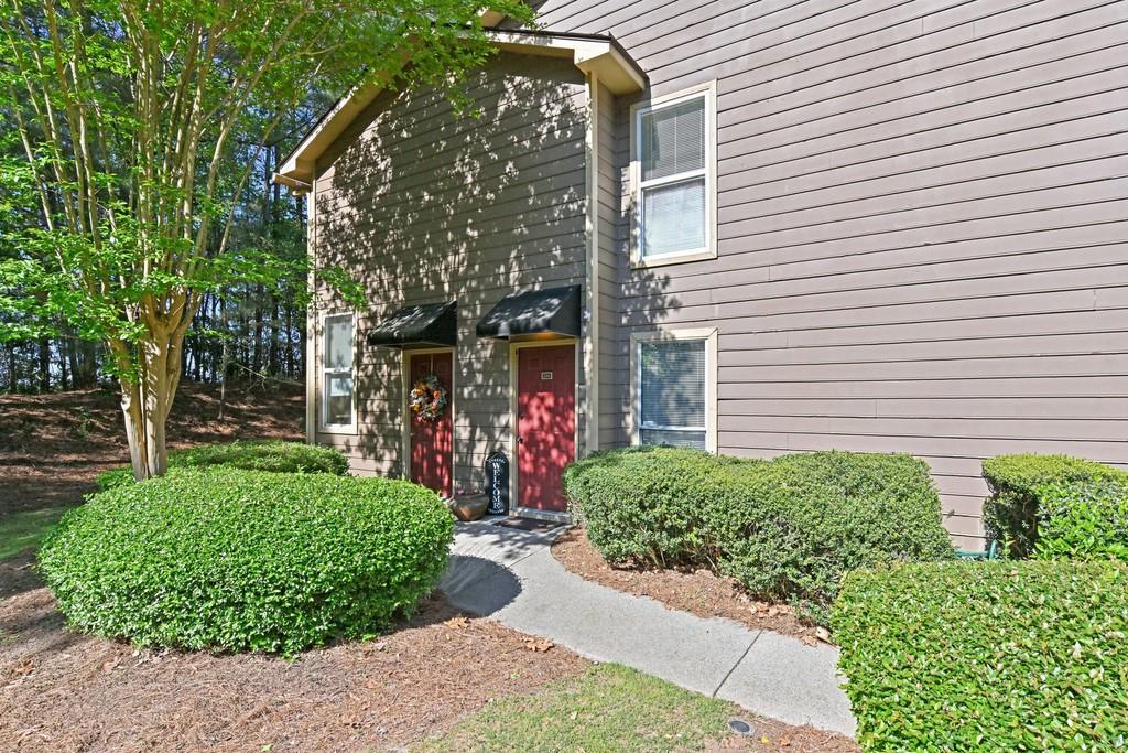 2011 Canyon Point Cir., Roswell, GA 30076