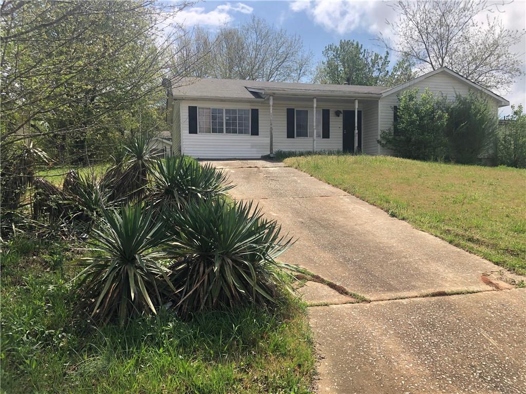 312 Deerfield Dr., Jonesboro, GA 30238