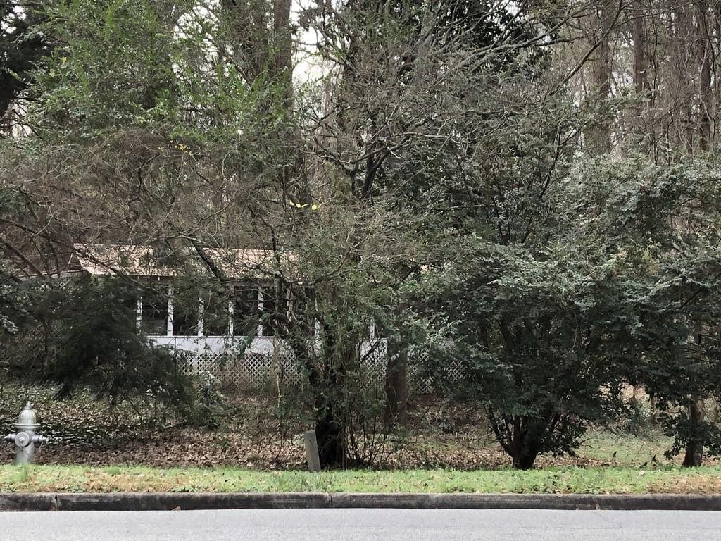 417 Hillcrest Rd., Lilburn, GA 30047
