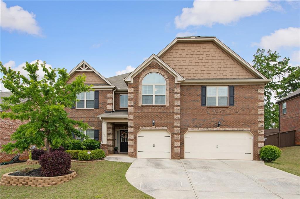 6248 Brookridge Dr., Flowery Branch, GA 30542