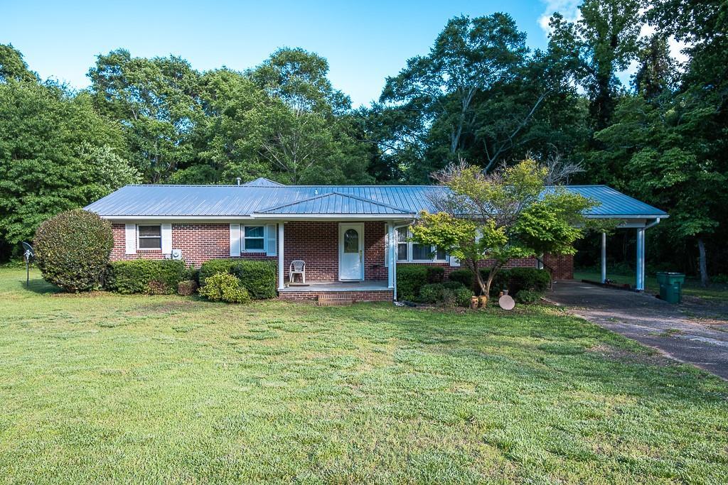 387 Grogan St., Lavonia, GA 30553