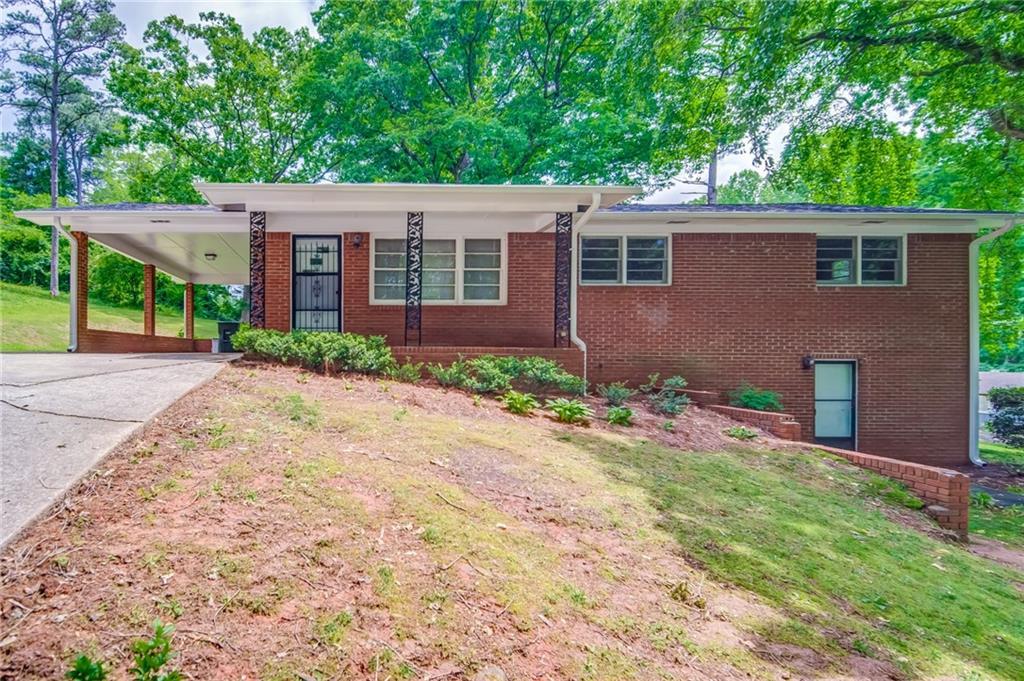 219 Dogwood Ave., Cornelia, GA 30531