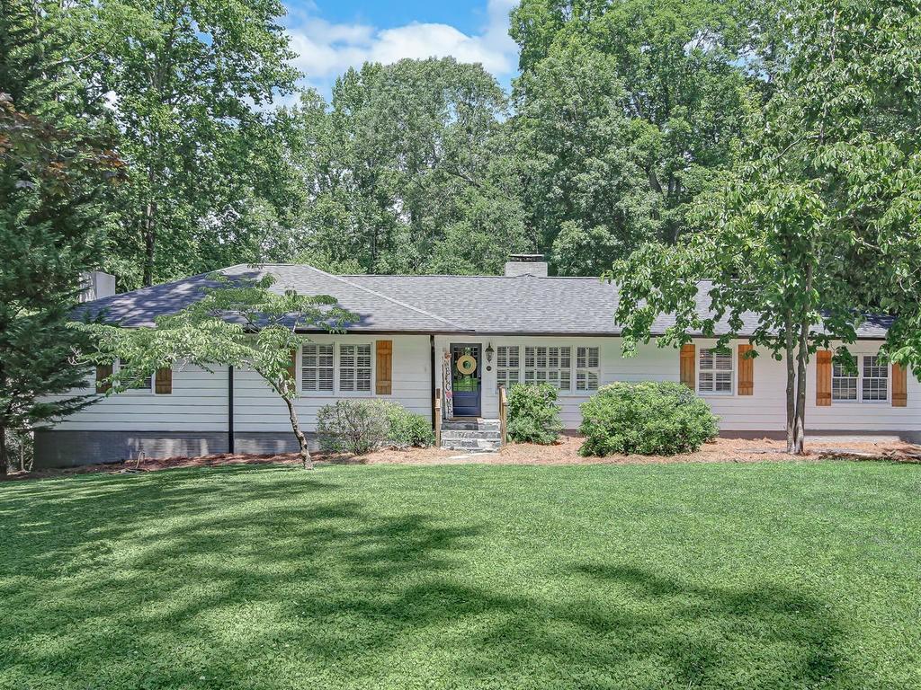 576 Stillwood Dr., Gainesville, GA 30501