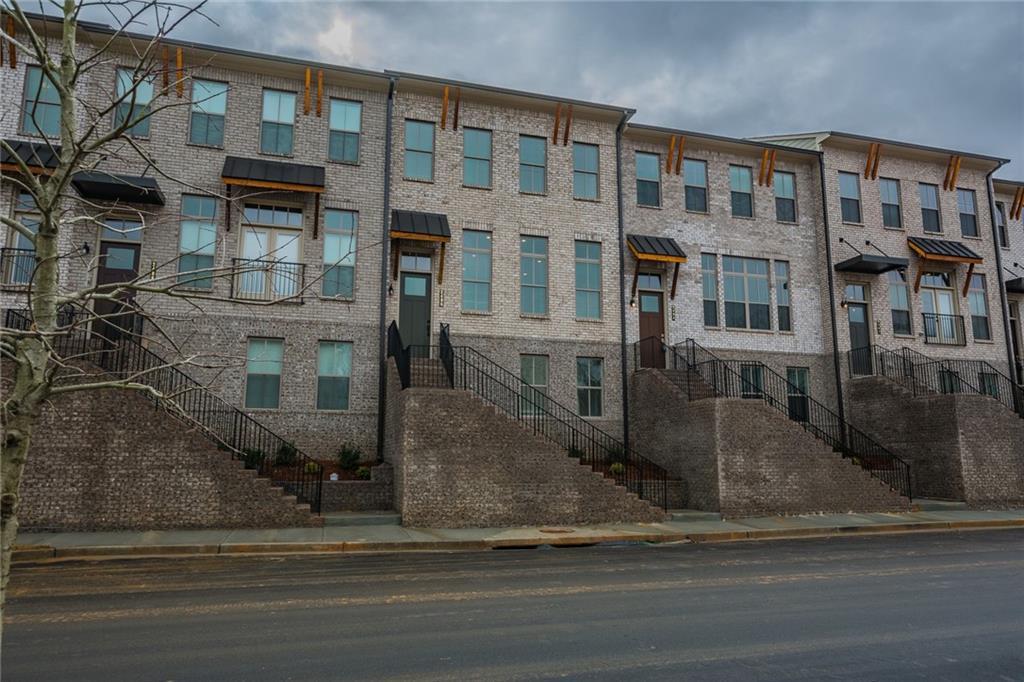 693 Avondale Creek Dr., Decatur, GA 30032