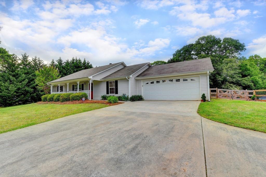 61 Kinsington Ct., Dawsonville, GA 30534