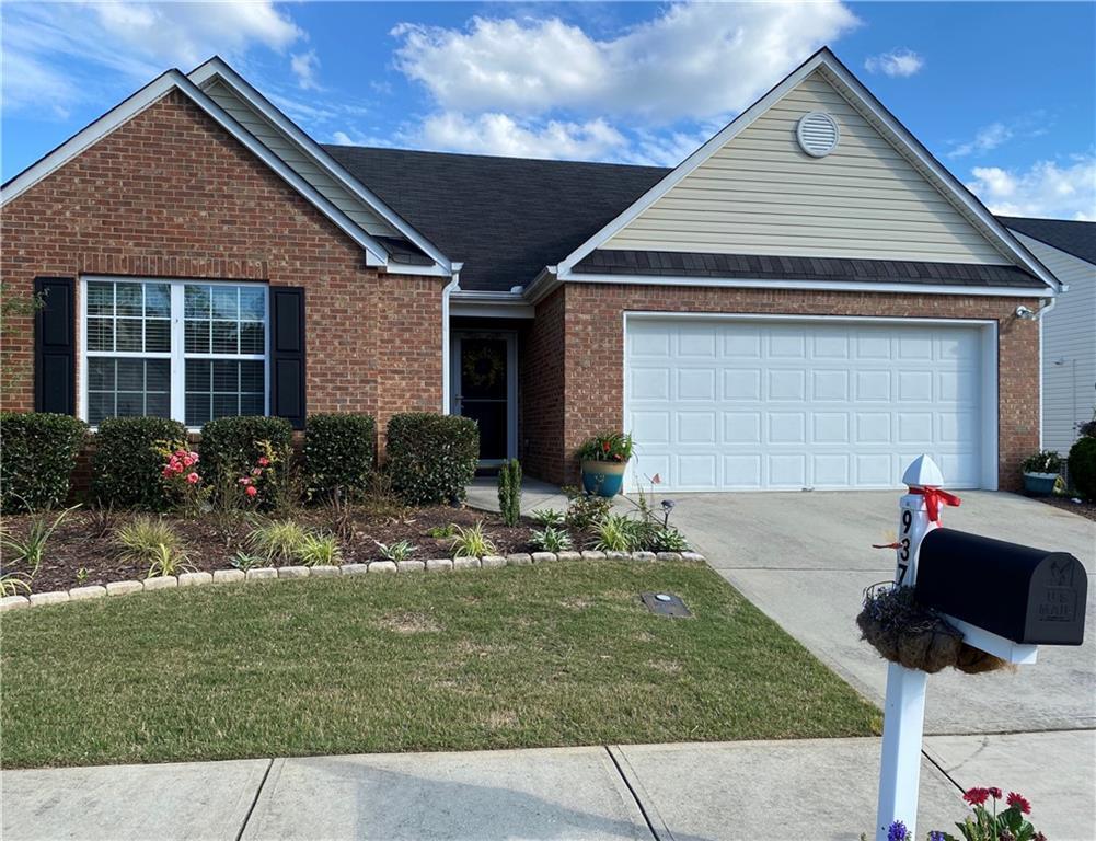 937 Village View Cir., Loganville, GA 30052