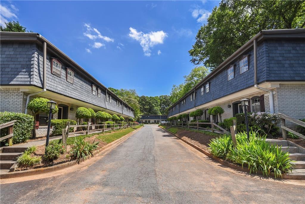 103 Stonecliff Ct., Stone Mountain, GA 30083