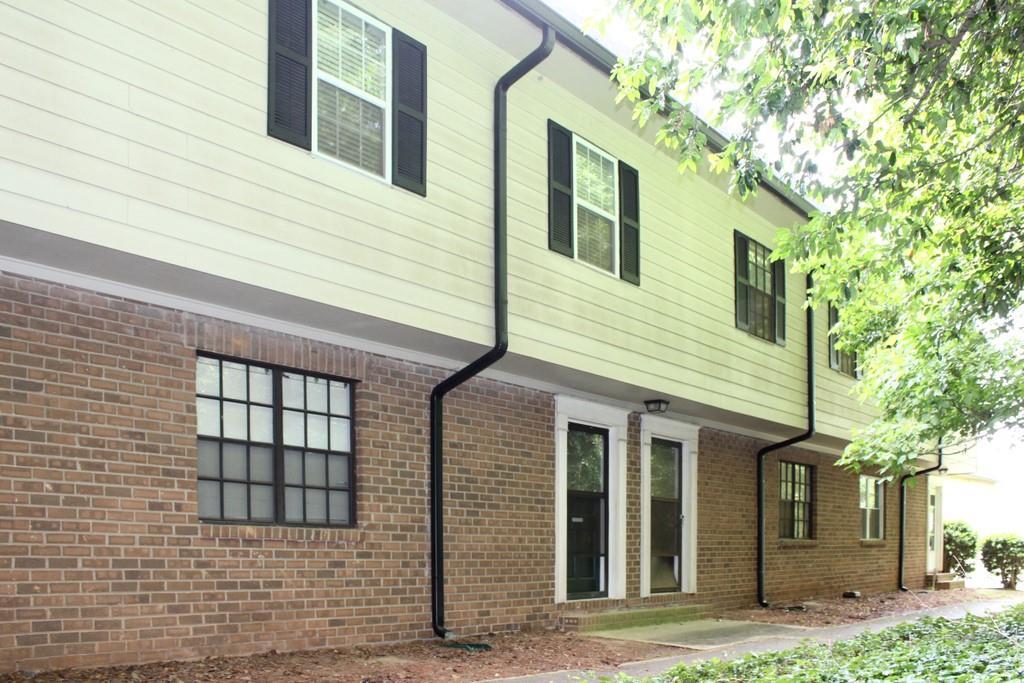310 Winding River Dr. #H, Sandy Springs, GA 30350