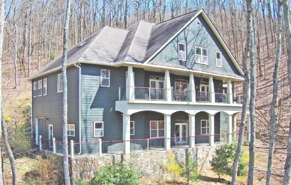 385 Saint Andrews Way, Ellijay, GA 30536