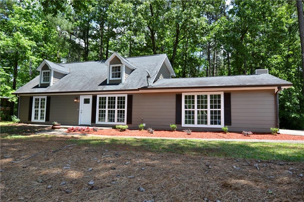 3598 River Hills Dr., Ellenwood, GA 30294