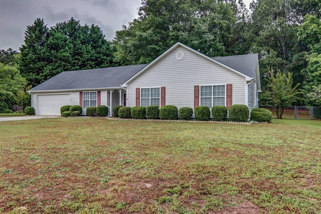 3655 Cobblestone Dr., Loganville, GA 30052