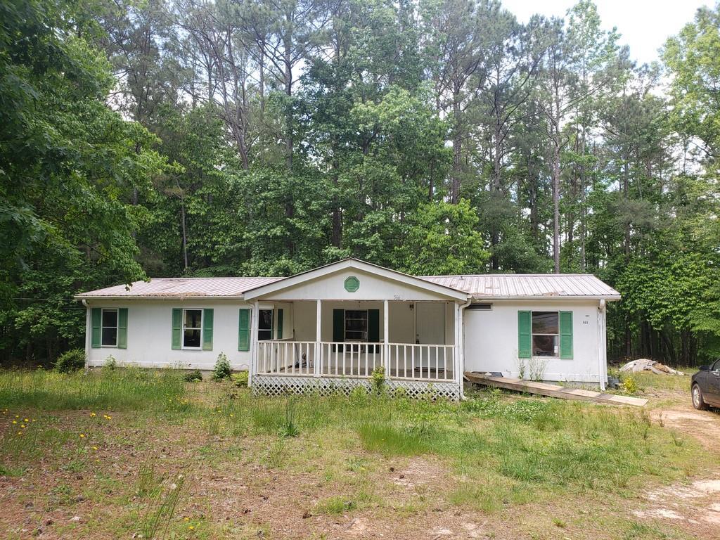 566 Cherokee Ln., Buchanan, GA 30113