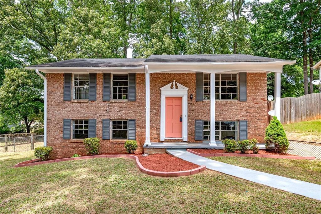 8702 W Bourne Dr., Jonesboro, GA 30238