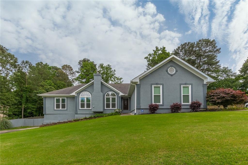 2215 Vinings Ln., Lawrenceville, GA 30043