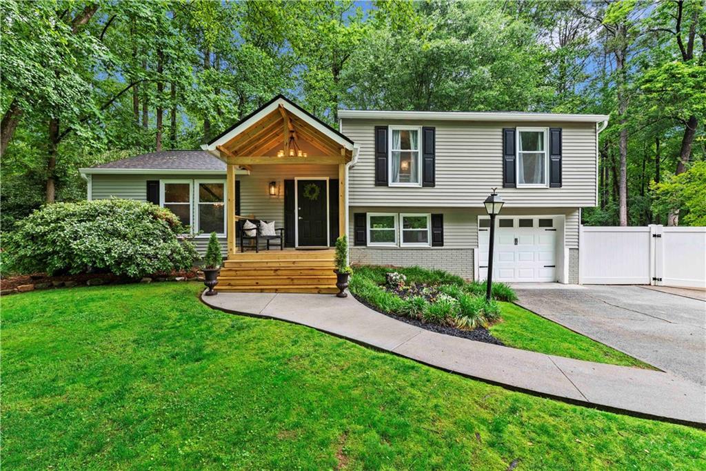 301 Cross Gate Dr., Marietta, GA 30068