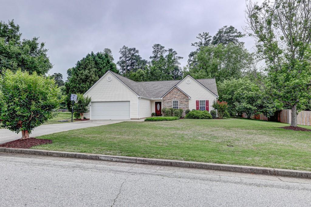 707 Manor Ridge Dr., Loganville, GA 30052