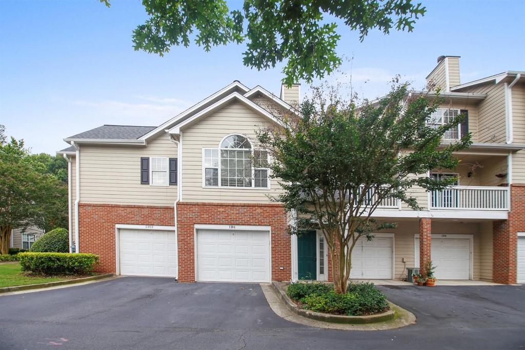 1304 Vinings Forest Ln., Smyrna, GA 30080
