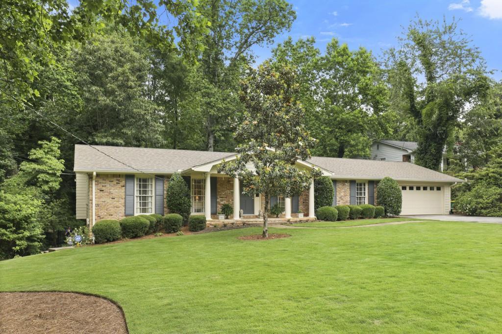 7265 Thornhill Ln., Sandy Springs, GA 30328