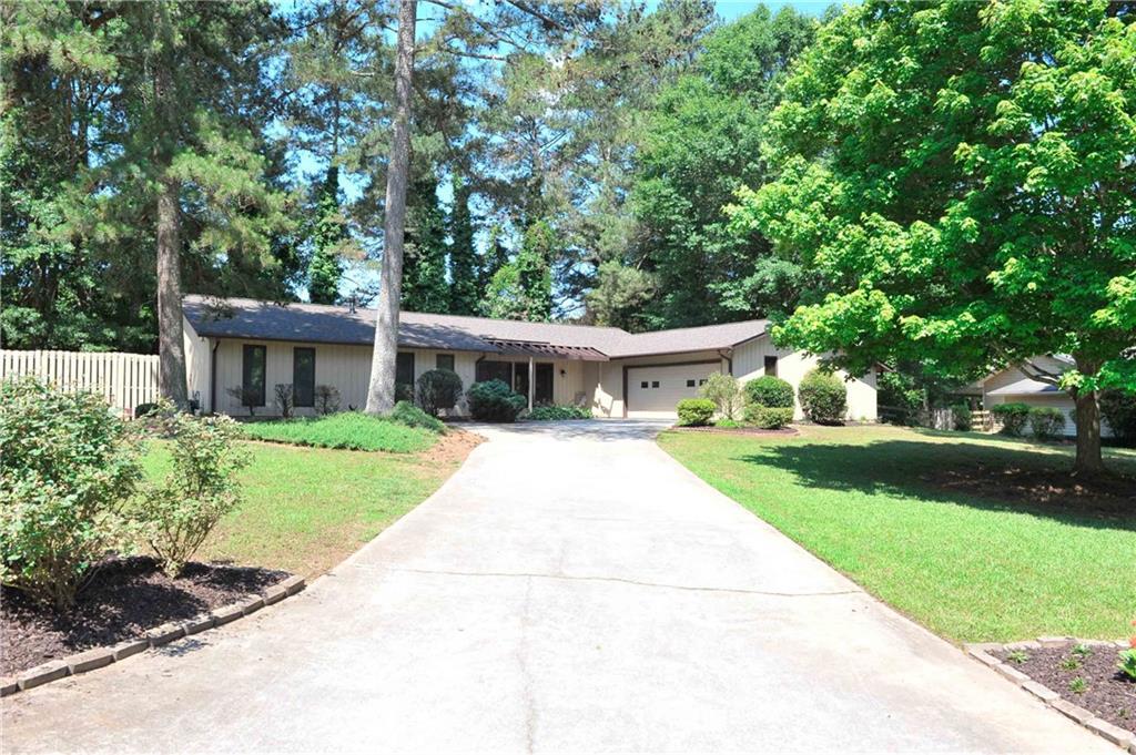 2209 Pinehurst Ct., Grayson, GA 30017