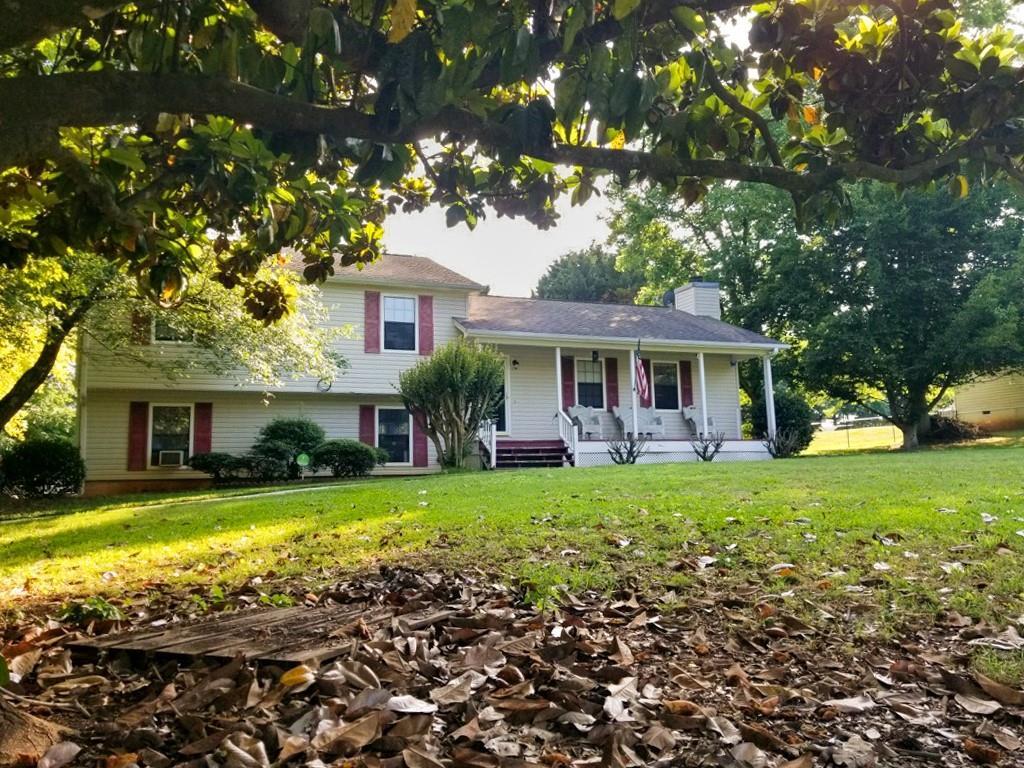 4807 Countryside Dr., Flowery Branch, GA 30542